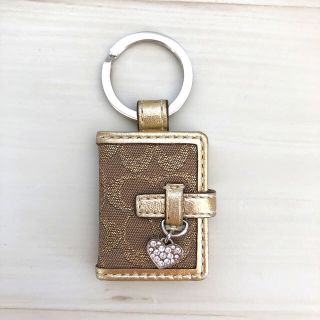 コーチ(COACH)のCOACH  シグネチャー柄 フォトフレーム キーホルダー(キーホルダー)