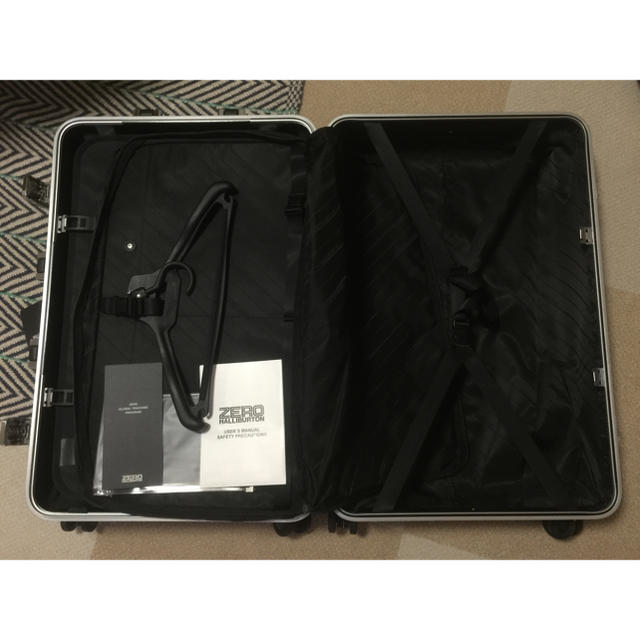 ZERO HALLIBURTON 25 Spinner Travel Case 2