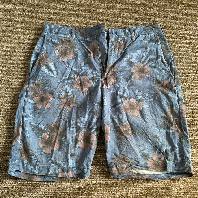UNIQLO(ユニクロ)のユニクロ メンズ 半ズボン Sサイズ 花柄 ボタニカル メンズのパンツ(ワークパンツ/カーゴパンツ)の商品写真