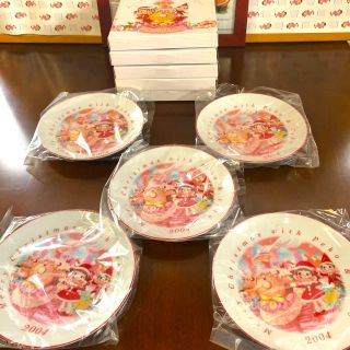 フジヤ(不二家)の匿名配送  新品 ペコちゃんケーキ皿5枚セット  2004Xmasバージョン(食器)