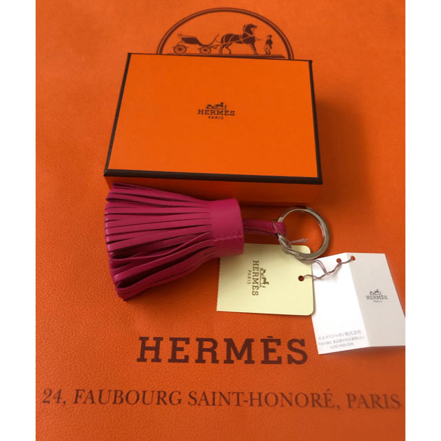 Hermes(エルメス)の貴重　新品　エルメス　カルメン　ローズショッキング レディースのアクセサリー(チャーム)の商品写真