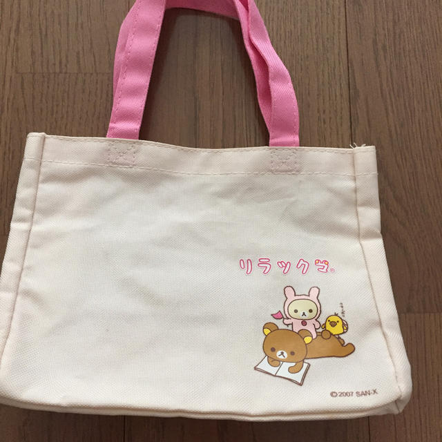 リラックマ ランチトート エンタメ/ホビーのおもちゃ/ぬいぐるみ(キャラクターグッズ)の商品写真