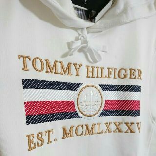 トミーヒルフィガー(TOMMY HILFIGER)の専用ページ　トミー　豪華刺繍ロゴ　新作フーディ　パーカー　レア品　Lサイズ　新品(パーカー)