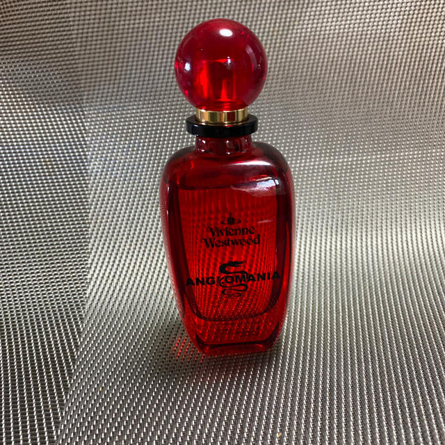 Vivienne Westwood(ヴィヴィアンウエストウッド)の大容量　ヴィヴィアン　ウエストウッド　アングロマニア　50ml 香水 コスメ/美容の香水(ユニセックス)の商品写真