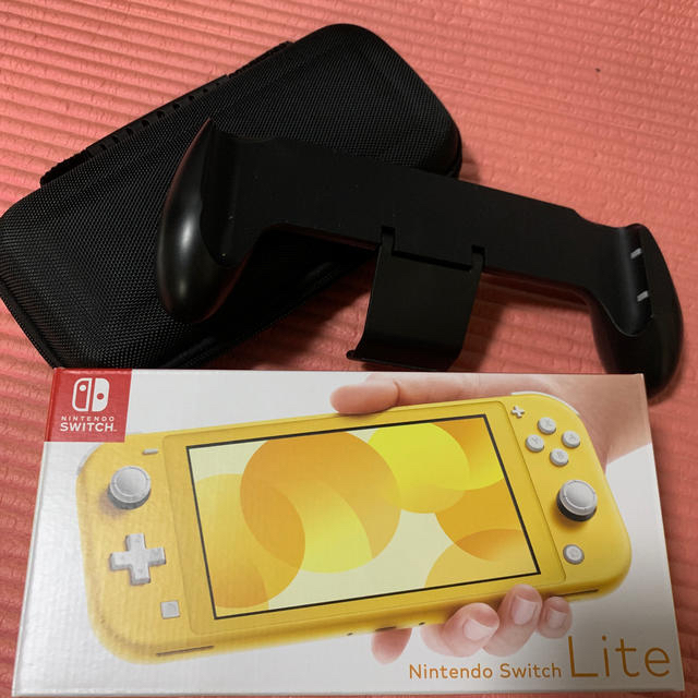Nintendo Switch(ニンテンドースイッチ)のNintendo Switch light イエロー　新品 エンタメ/ホビーのゲームソフト/ゲーム機本体(携帯用ゲーム機本体)の商品写真