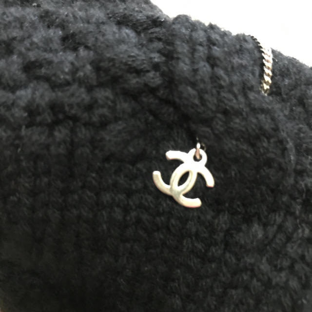 CHANEL(シャネル)のCHANEL♡極美品  ココチャーム&チェーン ベレー帽  黒 レディースの帽子(ハンチング/ベレー帽)の商品写真