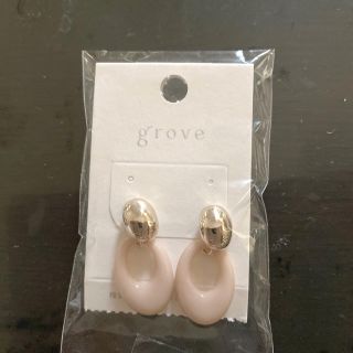 グローブ(grove)のgrove  ピアス　ベージュ(ピアス)