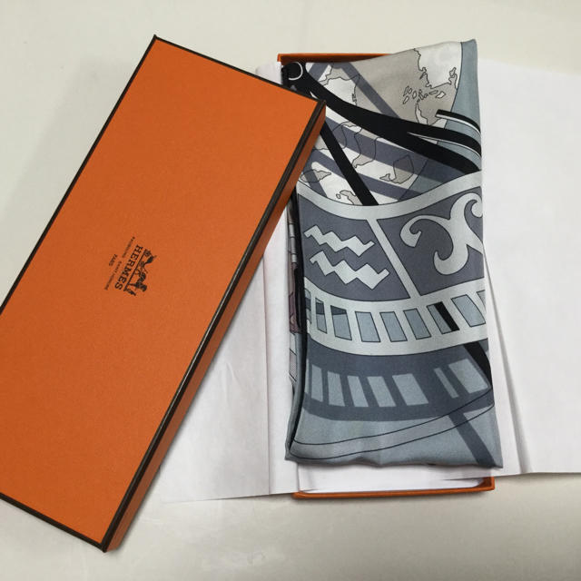 Hermes(エルメス)のエルメス カレ 90  MECANIQUE　DU　TEMPS (時の仕掛け) レディースのファッション小物(バンダナ/スカーフ)の商品写真