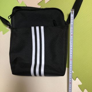 adidas ショルダーバッグ大き目　２００円値下げしました。iPad入ります。(ショルダーバッグ)