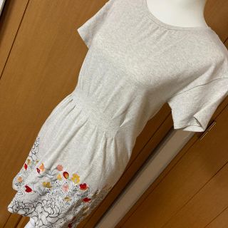 デシグアル(DESIGUAL)のデシグアル　原宿限定　刺繍白ワンピース　M(ミニワンピース)