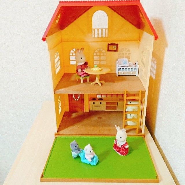 EPOCH(エポック)の専用☆シルバニア☆3階建てのおしゃれなお家 キッズ/ベビー/マタニティのおもちゃ(その他)の商品写真