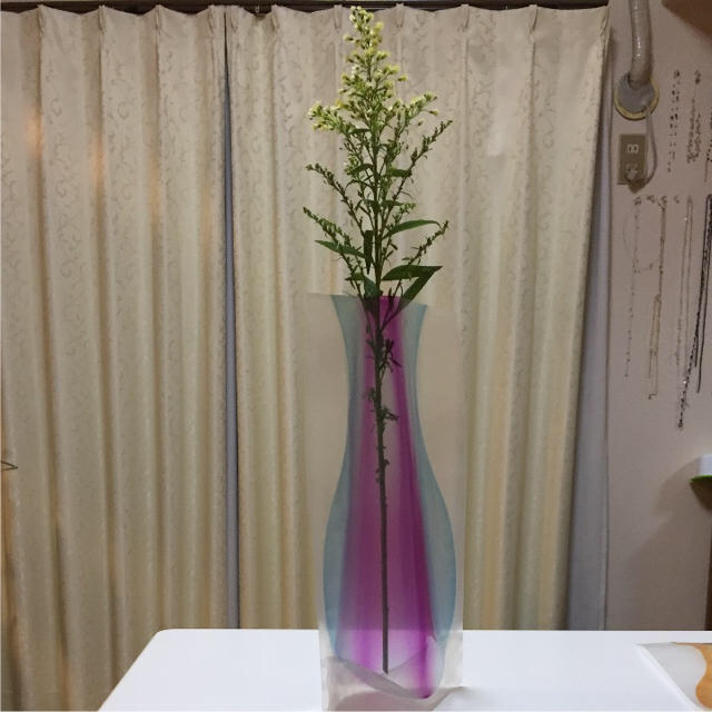 折り畳み式花瓶　パープル系 インテリア/住まい/日用品のインテリア小物(花瓶)の商品写真
