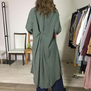 NEW❤️後ろツイストタックロングシャツワンピース 947103 カーキ(シャツ/ブラウス(半袖/袖なし))