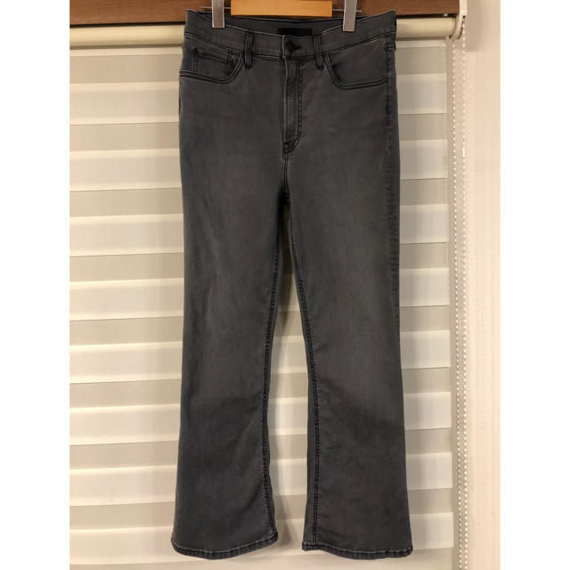 L'Appartement DEUXIEME CLASSE(アパルトモンドゥーズィエムクラス)の 【3×1/スリーバイワン】Cropped Flare Denim レディースのパンツ(デニム/ジーンズ)の商品写真