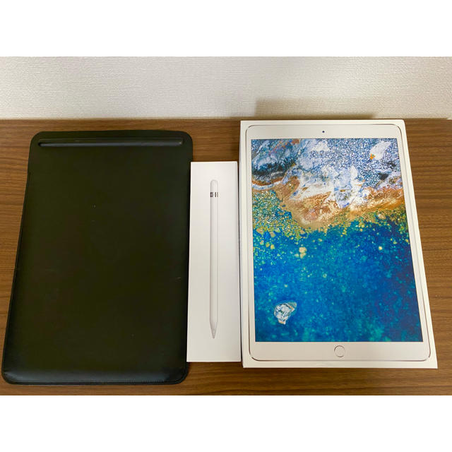 Apple(アップル)の【10日まで】iPad Pro 10.5＋Apple pencil＋純正スリープ スマホ/家電/カメラのPC/タブレット(タブレット)の商品写真