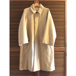 コモリ(COMOLI)の「POLYPLOID － LONG COAT BEIGE」2(ステンカラーコート)