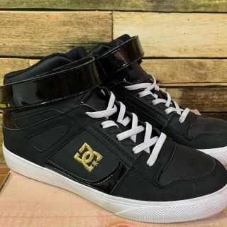 ディーシーシューズ(DC SHOES)のDCスニーカー  黒、ゴールド、エナメル(スニーカー)