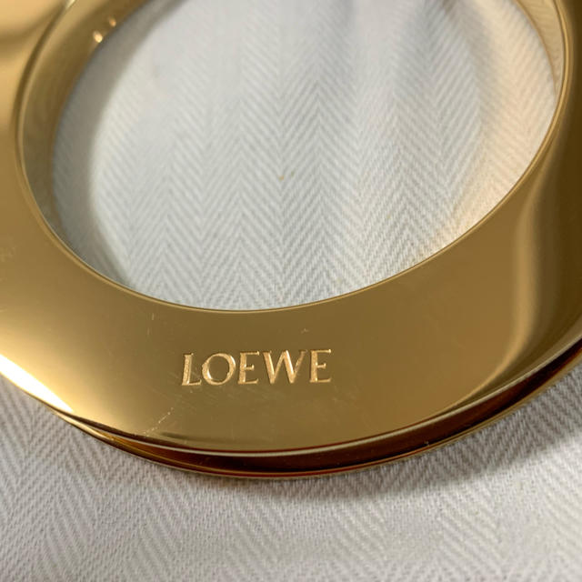 LOEWE(ロエベ)のLOEWE  ロエベ　バングル　ブレスレット レディースのアクセサリー(ブレスレット/バングル)の商品写真