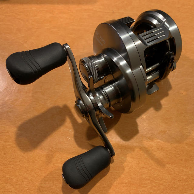 SHIMANO(シマノ)の19 カルカッタコンクエストDC 200 スポーツ/アウトドアのフィッシング(リール)の商品写真