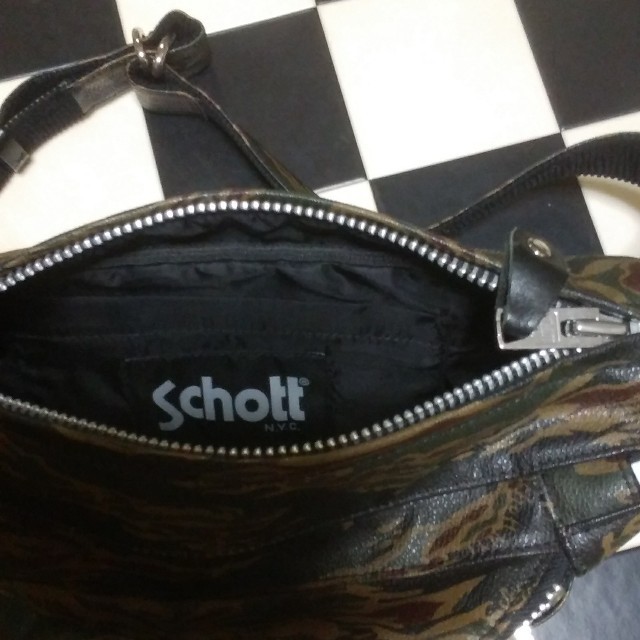 schott(ショット)のSchottボディーバッグ　カモフラージュ メンズのバッグ(ボディーバッグ)の商品写真