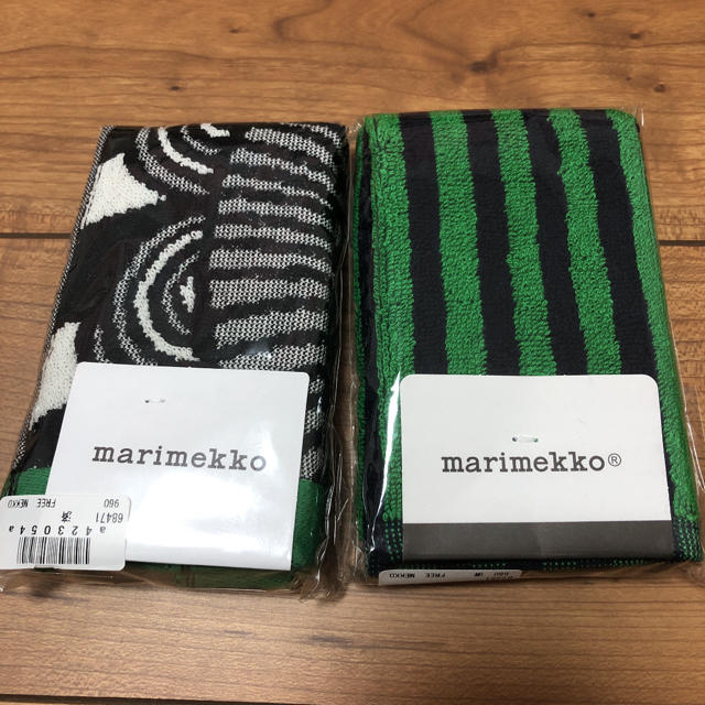 marimekko(マリメッコ)の新品　未開封　マリメッコ　ハンカチ　ハンドタオル 2枚セット　グリーン レディースのファッション小物(ハンカチ)の商品写真