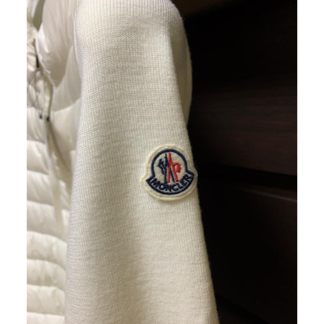 MONCLER(モンクレール)の値下げ:MONCLER ニットダウン　オフホワイト　新品　本物 レディースのジャケット/アウター(ダウンジャケット)の商品写真