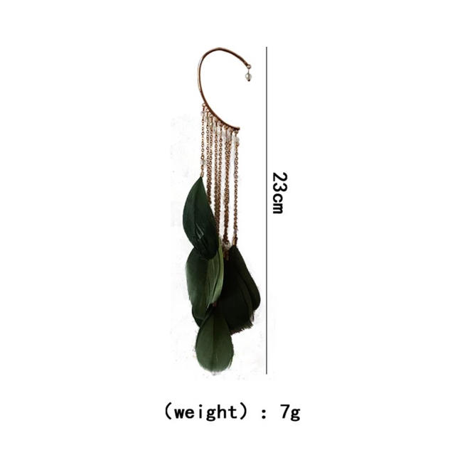 ZARA(ザラ)のlong tassels & feather イヤーカフ ブラック【1点のみ】 レディースのアクセサリー(イヤーカフ)の商品写真