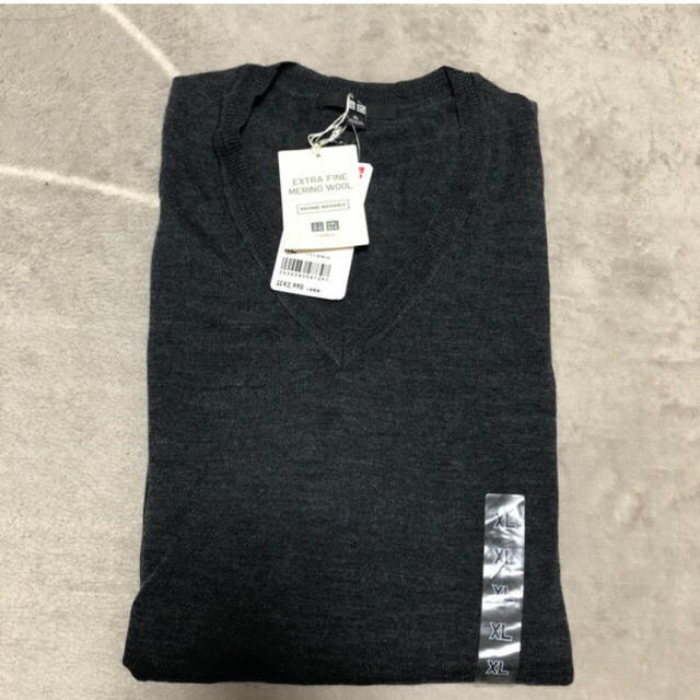 UNIQLO(ユニクロ)の【新品】UNIQLO エクストラファインメリノVネックセーター LL Gray レディースのトップス(ニット/セーター)の商品写真