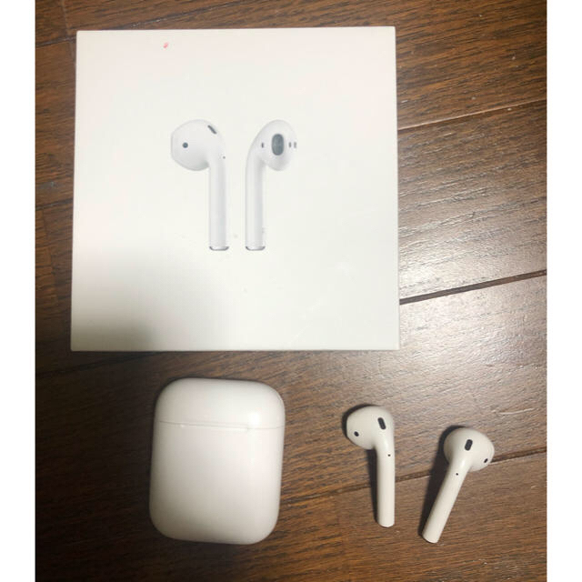 Apple(アップル)のAirPods 第1世代 スマホ/家電/カメラのオーディオ機器(ヘッドフォン/イヤフォン)の商品写真