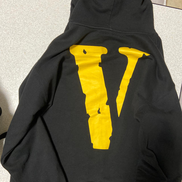 vlone パーカー | www.innoveering.net