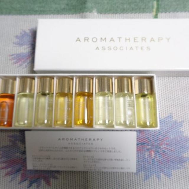 AROMATHERAPY ASSOCIATES(アロマセラピーアソシエイツ)のお値下げ！アロマセラピーアソシエイツ　　ミニチュアバスオイルコレクション コスメ/美容のリラクゼーション(アロマオイル)の商品写真