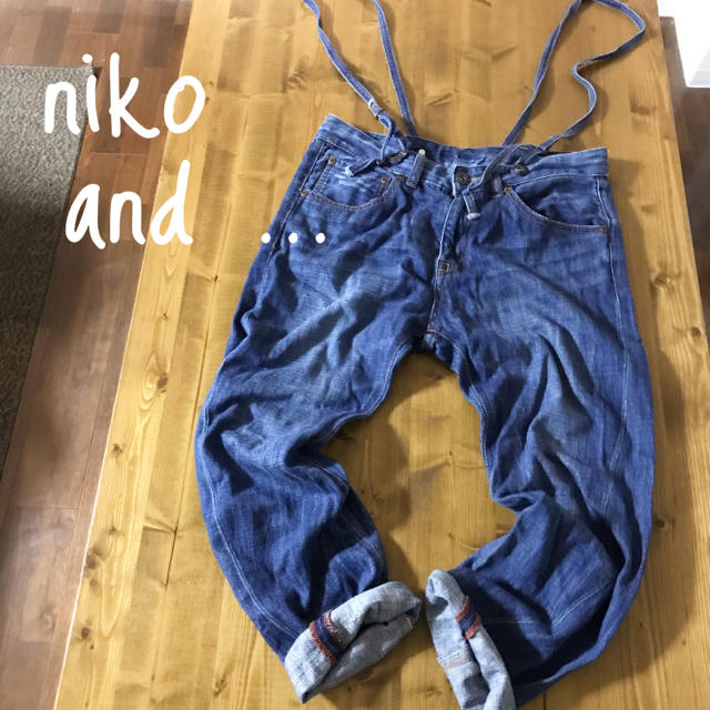 niko and...(ニコアンド)のニコアンド　3D サス付き　デニム レディースのパンツ(デニム/ジーンズ)の商品写真