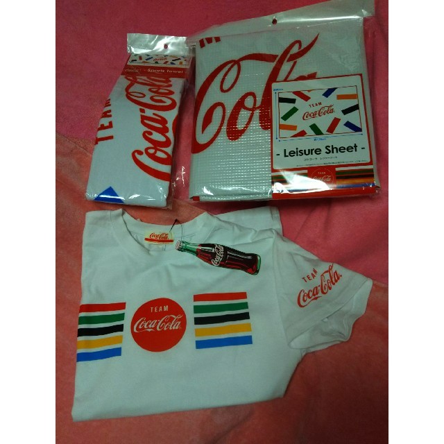 コカ・コーラ(コカコーラ)のコカ・コーラTeeスポーツタオル＆レジャーシート メンズのトップス(Tシャツ/カットソー(半袖/袖なし))の商品写真