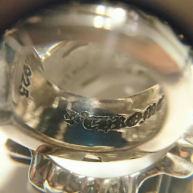 Chrome Hearts(クロムハーツ)のラージスクロールラベルリング メンズのアクセサリー(リング(指輪))の商品写真