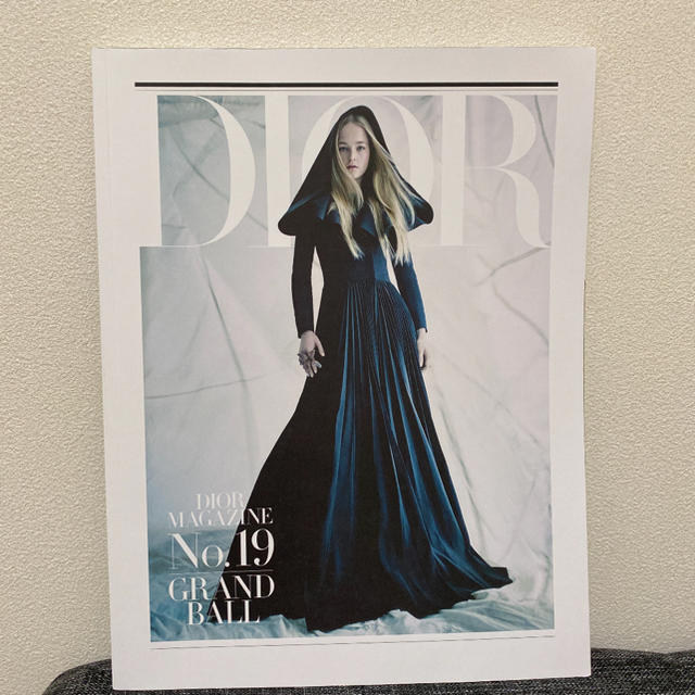 Christian Dior(クリスチャンディオール)のDIOR MAGAZINE No.19  カタログ エンタメ/ホビーの雑誌(ファッション)の商品写真