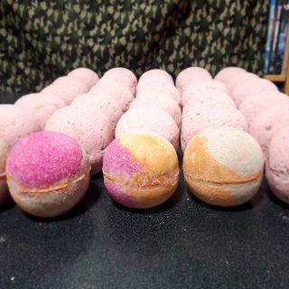 ラッシュ(LUSH)の【ご予約者さま用】LUSH　バスボム30個セット(入浴剤/バスソルト)