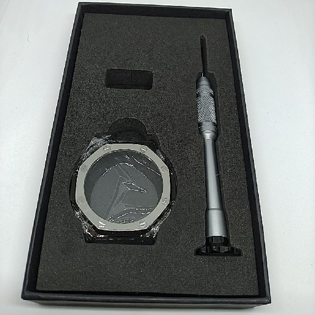 G-SHOCK(ジーショック)のジーショック G-SHOCK GA-2100 カシオーク シルバーケース メンズの時計(金属ベルト)の商品写真