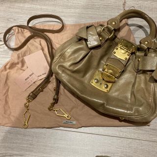 ミュウミュウ(miumiu)の週末お値引き中❣️miumiu ベージュ　リボン　ハンドバッグ(ハンドバッグ)