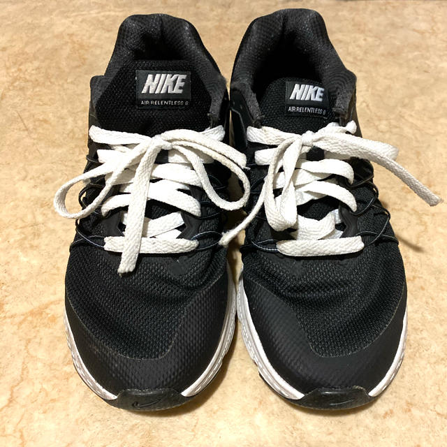 NIKE(ナイキ)のナイキ NIKE ナイキスニーカー 黒スニーカー 白スニーカー 25.0cm レディースの靴/シューズ(スニーカー)の商品写真