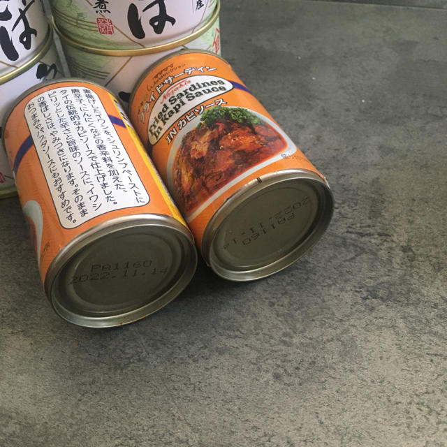 〈高木商店〉サバ缶水煮と味噌煮おまけでイワシ缶 食品/飲料/酒の加工食品(缶詰/瓶詰)の商品写真