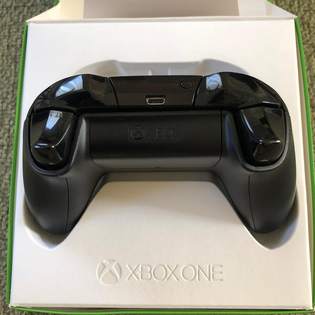 Microsoft(マイクロソフト)のXbox One コントローラー エンタメ/ホビーのゲームソフト/ゲーム機本体(その他)の商品写真