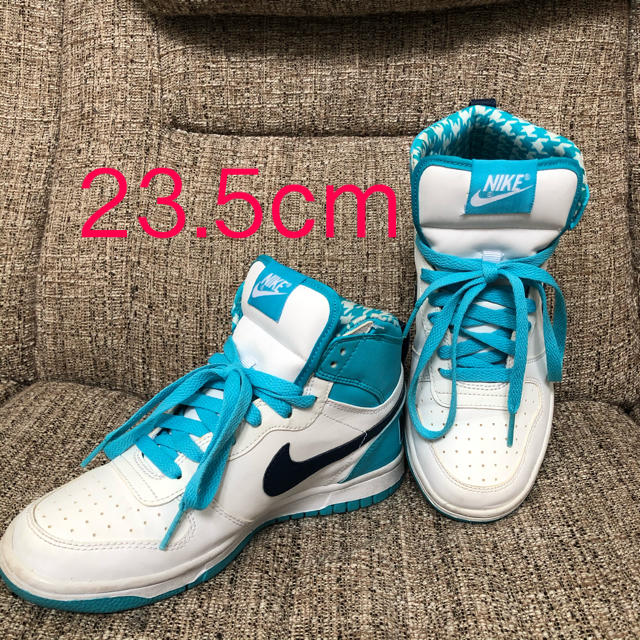 NIKE(ナイキ)のナイキ  ハイカット　シューズ　23.5cm レディースの靴/シューズ(スニーカー)の商品写真