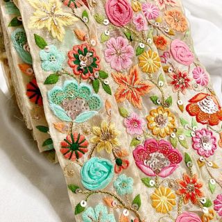 インド刺繍リボン 花 ミルキーカラー メルヘン 薔薇 アンティークレース 3D(各種パーツ)