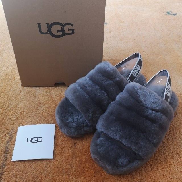 新品 23.5cm UGG サンダル フラッフイヤー スライド チャコール