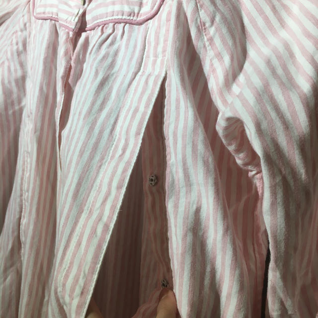 授乳パジャマ　薄ピンクボーダー&紺色ドット2点セット レディースのルームウェア/パジャマ(パジャマ)の商品写真