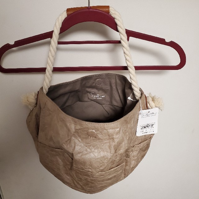 COOCO(クーコ)のクーコcoocoペーパー調リバーシブルワンショルダーバッグ　クラッチ　新品未使用 レディースのバッグ(トートバッグ)の商品写真