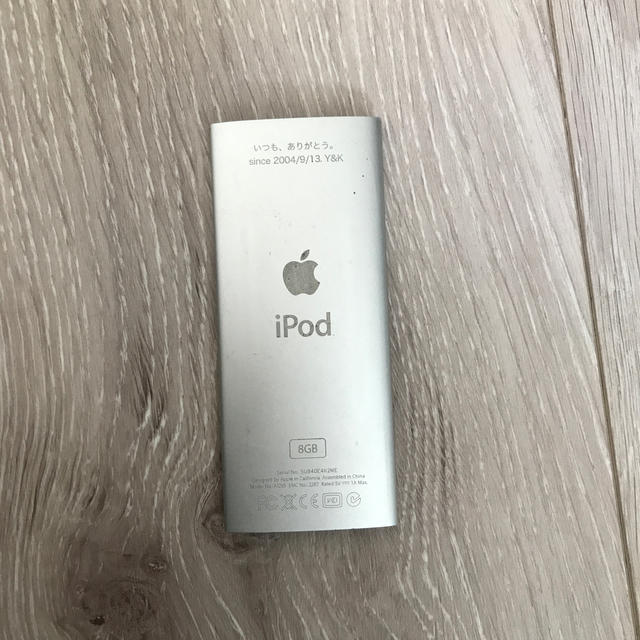 Apple(アップル)のiPod 8GB シルバー スマホ/家電/カメラのオーディオ機器(ポータブルプレーヤー)の商品写真