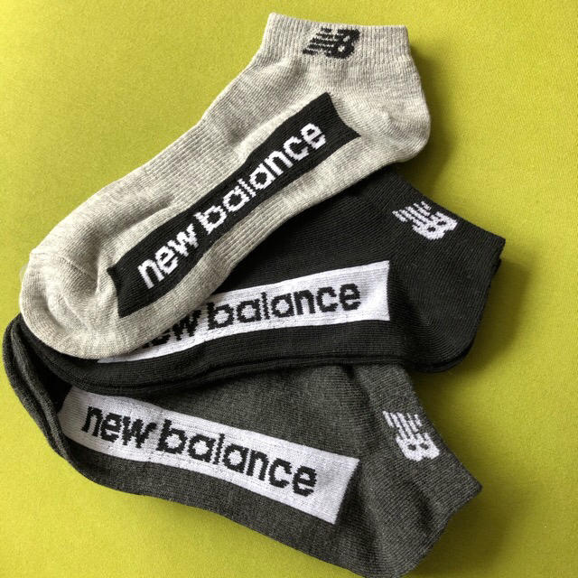New Balance(ニューバランス)の【ニューバランス】レディース スッキリ帯ロゴ‼️ 3足組NB-25B 23-25 レディースのレッグウェア(ソックス)の商品写真