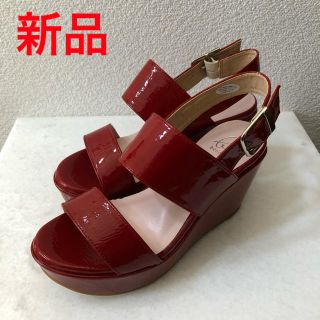 ベルメゾン(ベルメゾン)のBenebis ✴︎ 新品　レッド　エナメルサンダル(サンダル)