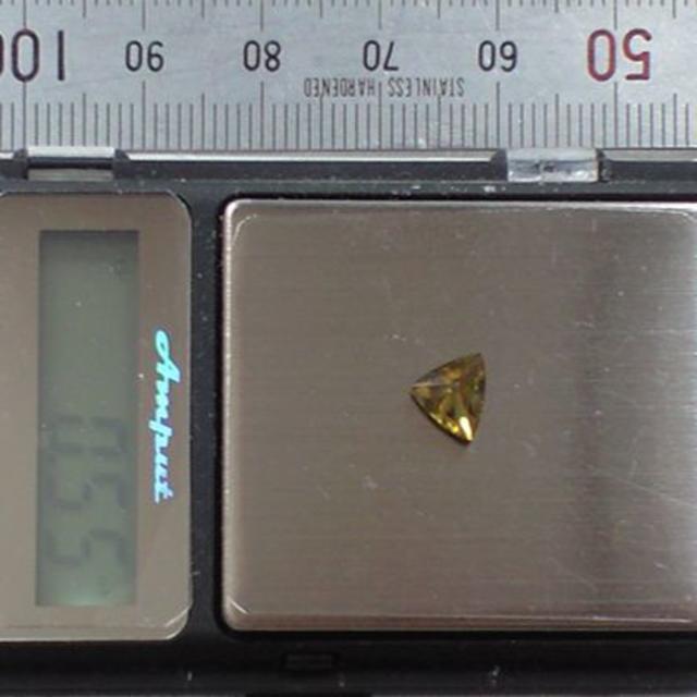 0.55ct★スフェーン★まばゆい煌めき★6.2x5.7mm